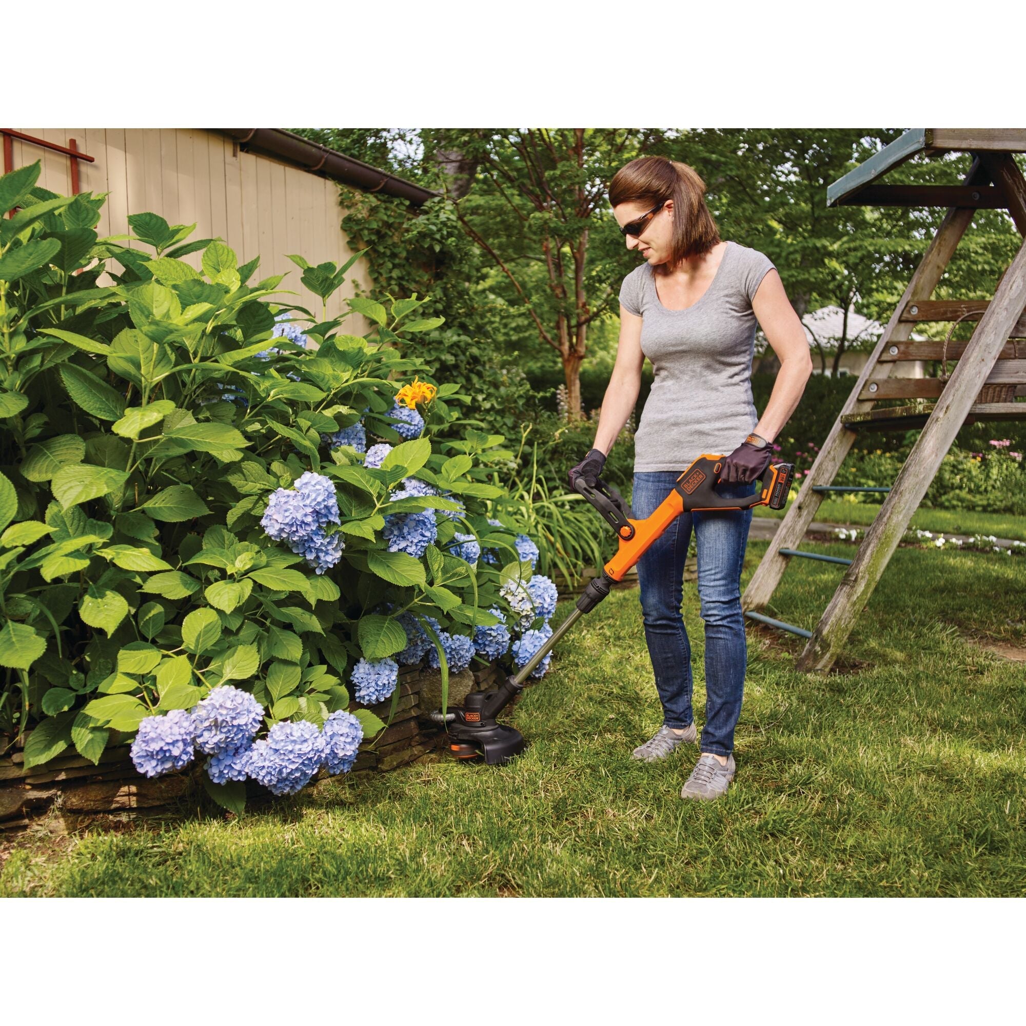 20V MAX* EASYFEED™  Cordless String Trimmer and Edger, Battery and Charger Included